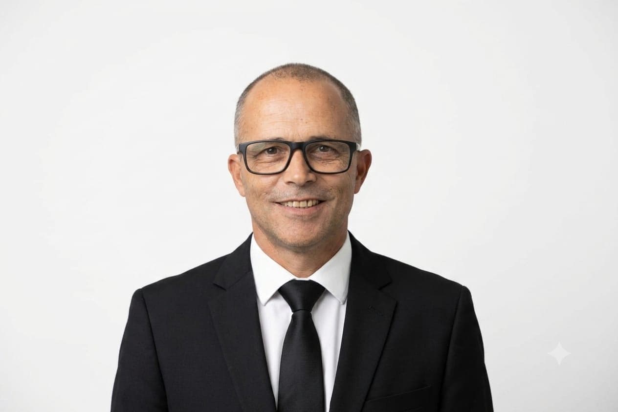 Gonçalo — LOC Director